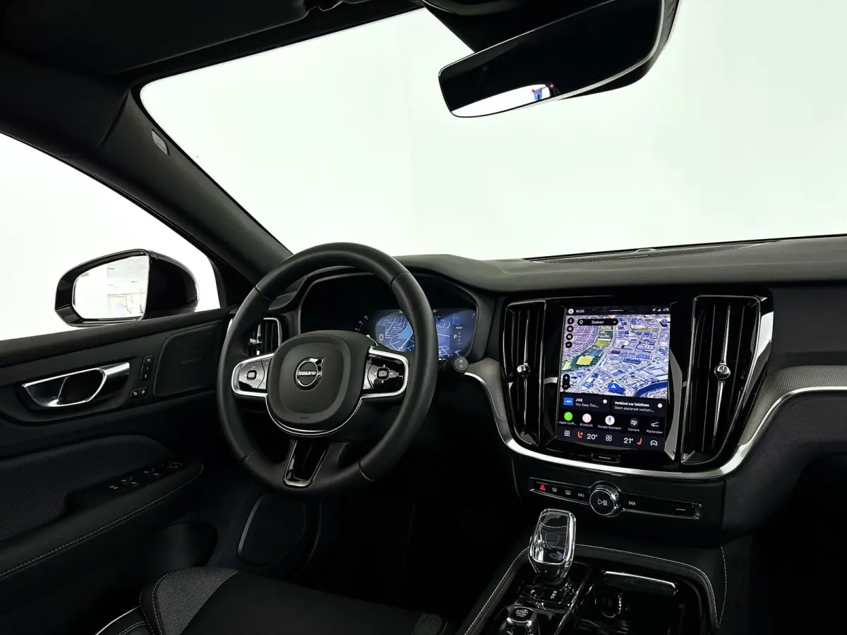 T8 Plug-in hybrid AWD Plus Dark | SOH 100% | Panoramadak | 360° camera | Head-up display | Harman Kardon | Stoel- en stuurverwarming | Trekhaak