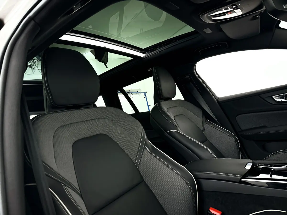 T8 Plug-in hybrid AWD Plus Dark | SOH 100% | Panoramadak | 360° camera | Head-up display | Harman Kardon | Stoel- en stuurverwarming | Trekhaak