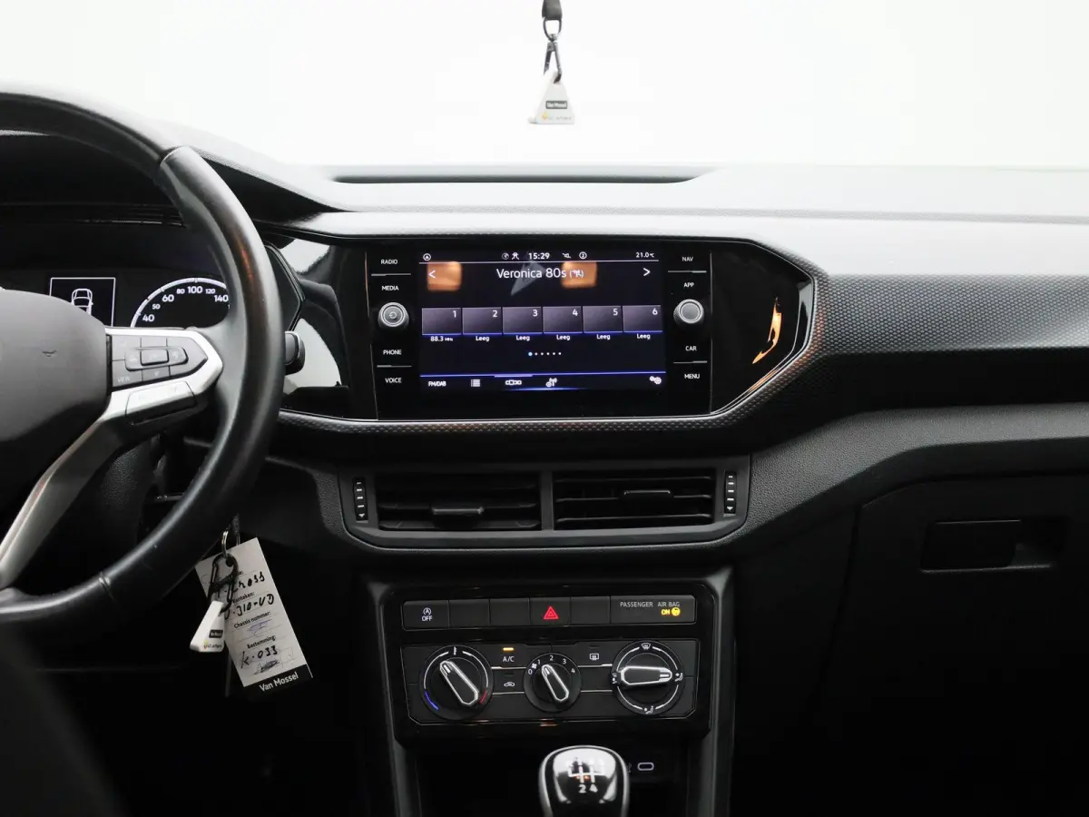 1.0 TSI Life | Apple Carplay / Android Auto | Cruise Control | Achteruitrijcamera | Lichtmetalen Velgen |