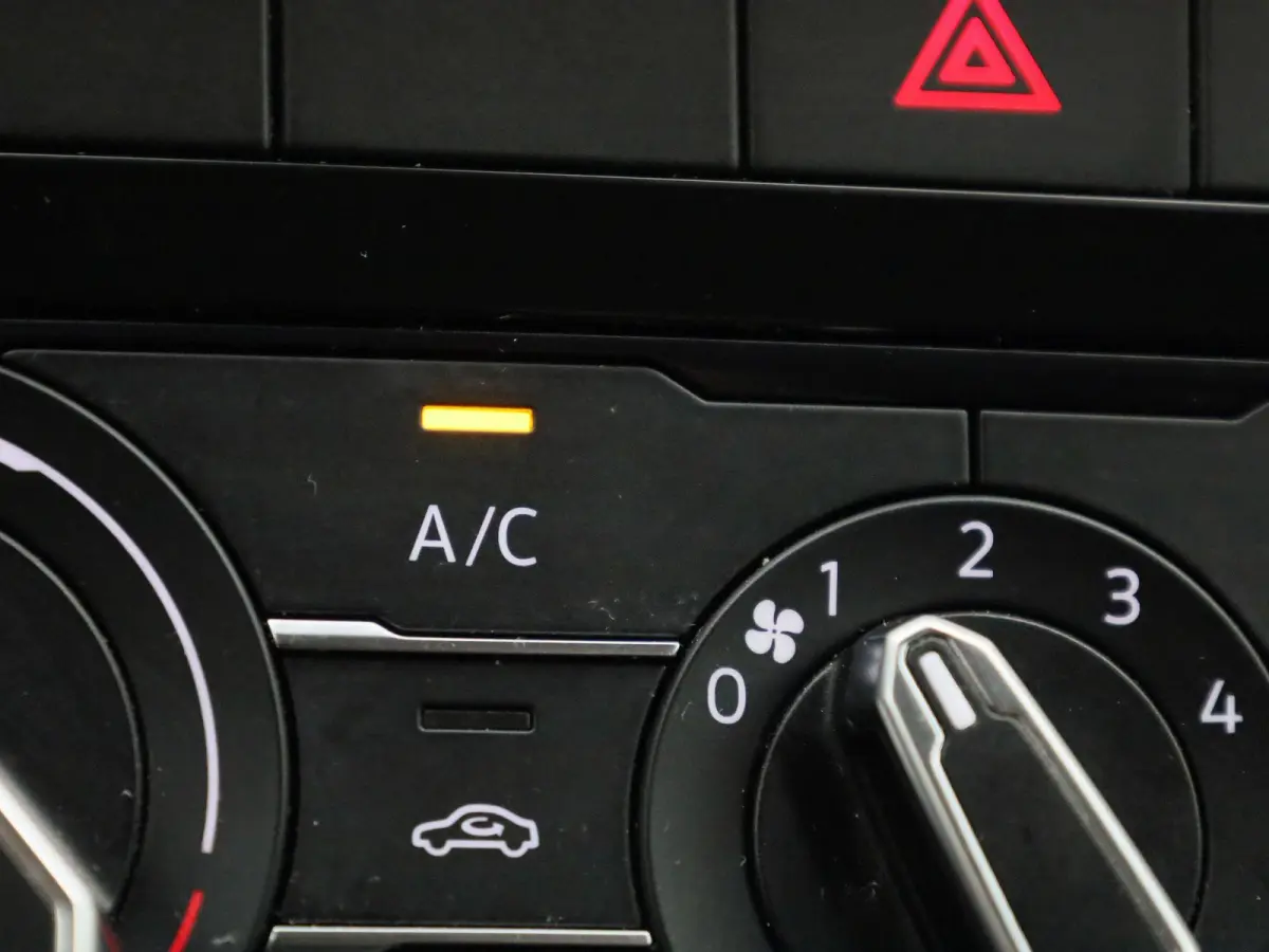 1.0 TSI Life | Apple Carplay / Android Auto | Cruise Control | Achteruitrijcamera | Lichtmetalen Velgen |