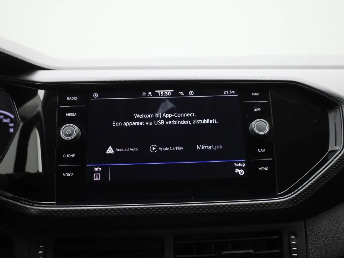 1.0 TSI Life | Apple Carplay / Android Auto | Cruise Control | Achteruitrijcamera | Lichtmetalen Velgen |