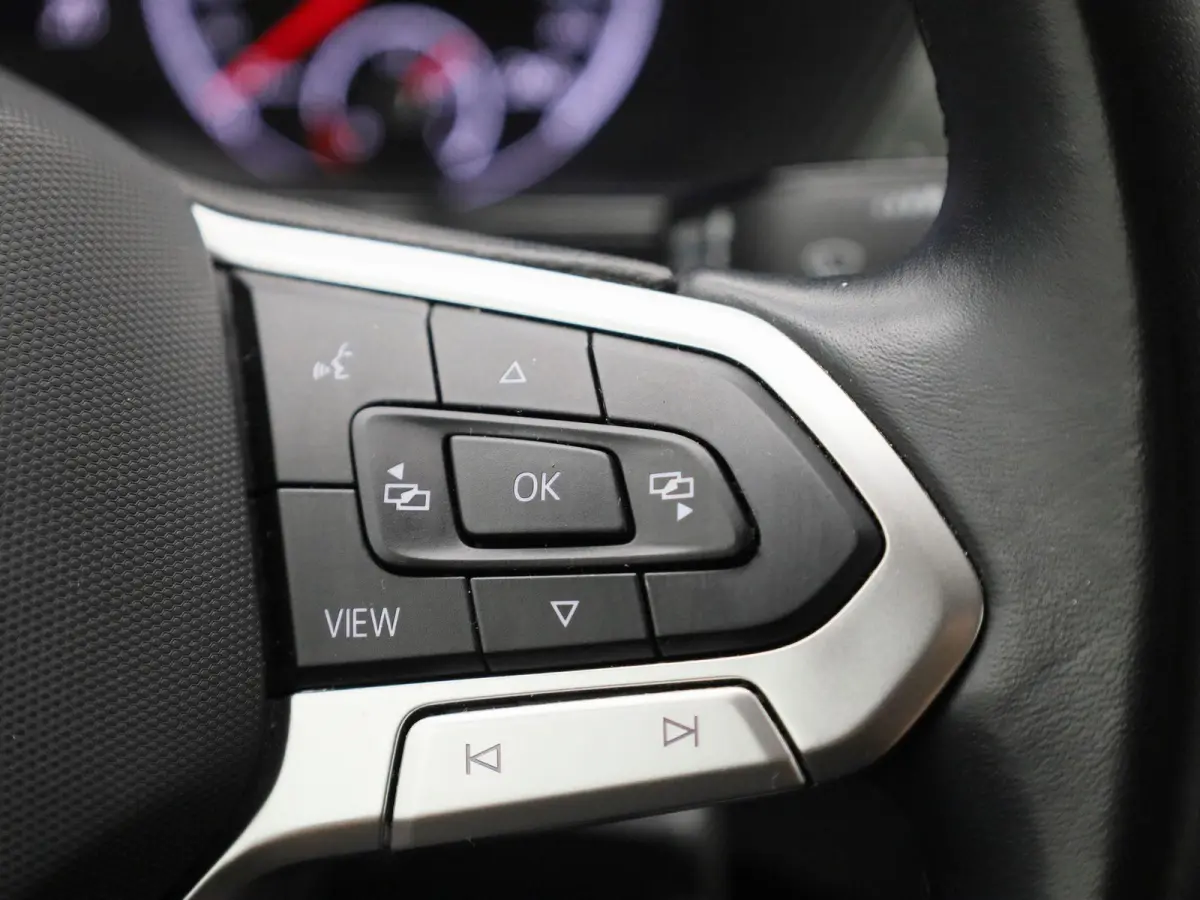 1.0 TSI Life | Apple Carplay / Android Auto | Cruise Control | Achteruitrijcamera | Lichtmetalen Velgen |