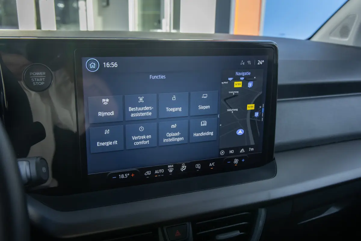 Cour. Trend 44 kWh | Trekhaak | Apple Carplay/Android Auto | Cruise control adaptief | Keyless | Electronic climate controle | Parkeersensor achter | Navigatiesysteem | Apple Carplay/Android