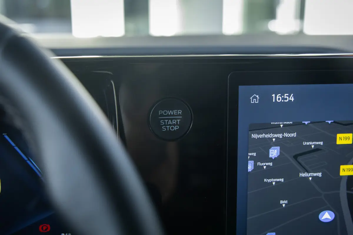Cour. Trend 44 kWh | Trekhaak | Apple Carplay/Android Auto | Cruise control adaptief | Keyless | Electronic climate controle | Parkeersensor achter | Navigatiesysteem | Apple Carplay/Android