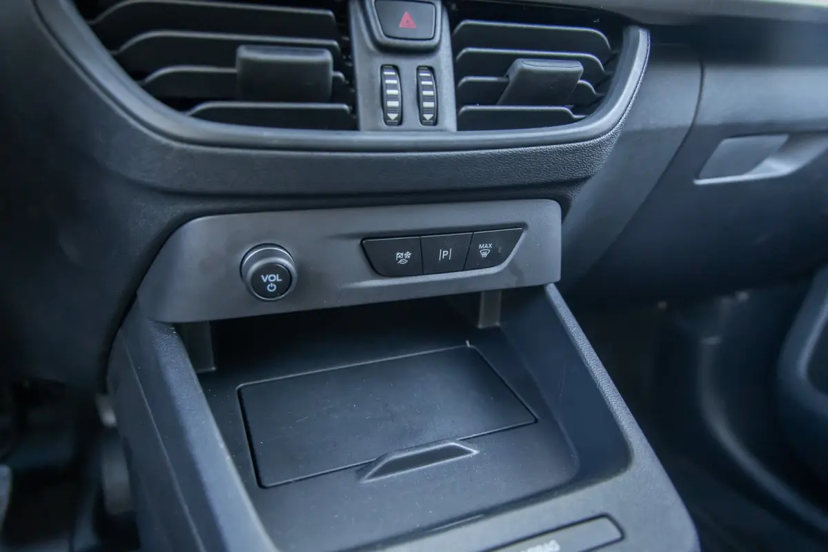 Cour. Trend 44 kWh | Trekhaak | Apple Carplay/Android Auto | Cruise control adaptief | Keyless | Electronic climate controle | Parkeersensor achter | Navigatiesysteem | Apple Carplay/Android