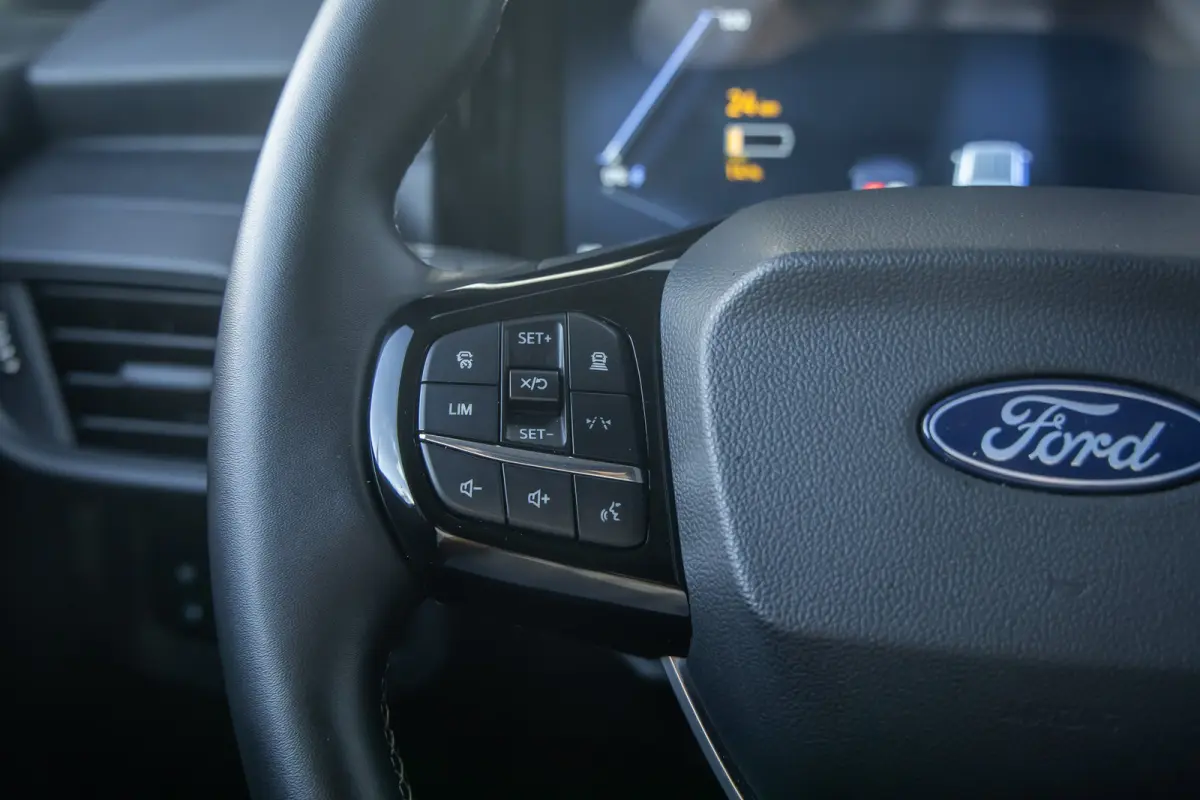 Cour. Trend 44 kWh | Trekhaak | Apple Carplay/Android Auto | Cruise control adaptief | Keyless | Electronic climate controle | Parkeersensor achter | Navigatiesysteem | Apple Carplay/Android