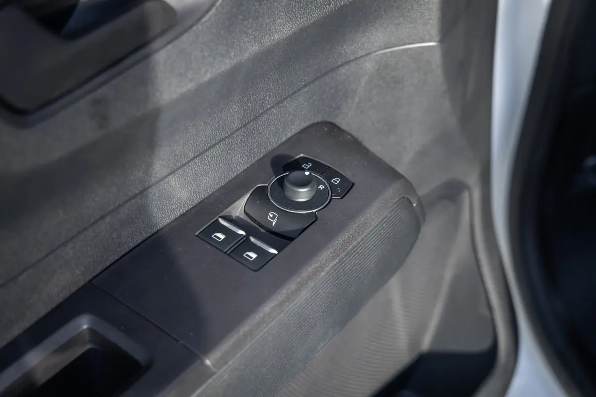 Cour. Trend 44 kWh | Trekhaak | Apple Carplay/Android Auto | Cruise control adaptief | Keyless | Electronic climate controle | Parkeersensor achter | Navigatiesysteem | Apple Carplay/Android