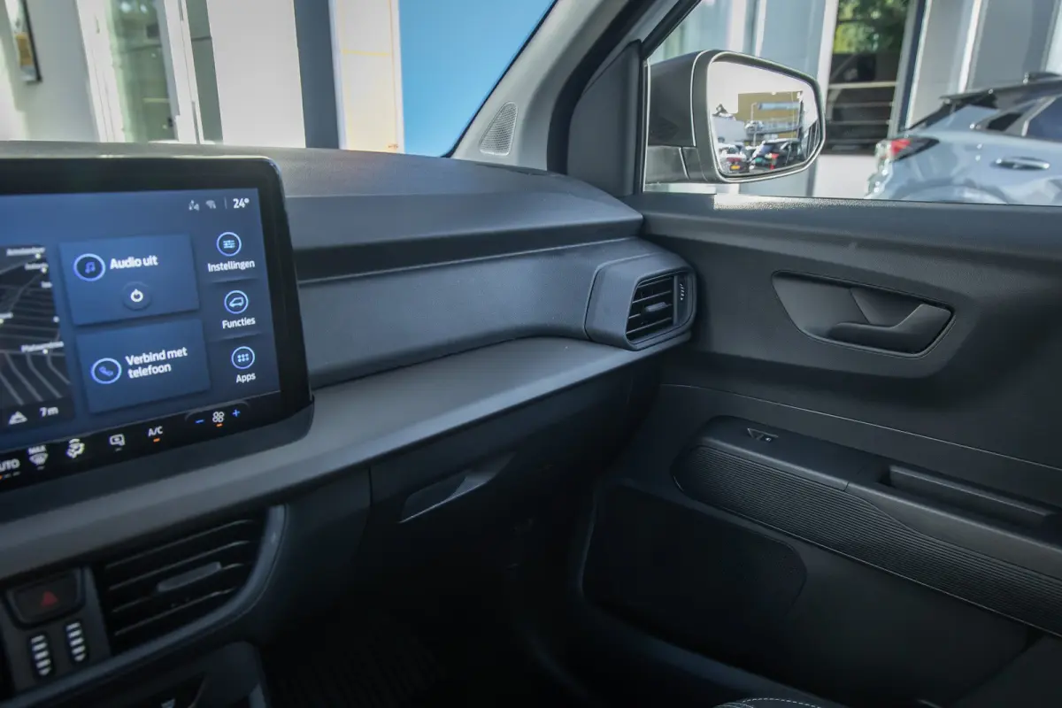 Cour. Trend 44 kWh | Trekhaak | Apple Carplay/Android Auto | Cruise control adaptief | Keyless | Electronic climate controle | Parkeersensor achter | Navigatiesysteem | Apple Carplay/Android
