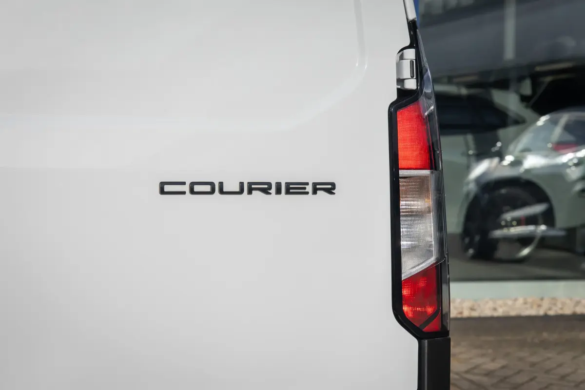 Cour. Trend 44 kWh | Trekhaak | Apple Carplay/Android Auto | Cruise control adaptief | Keyless | Electronic climate controle | Parkeersensor achter | Navigatiesysteem | Apple Carplay/Android