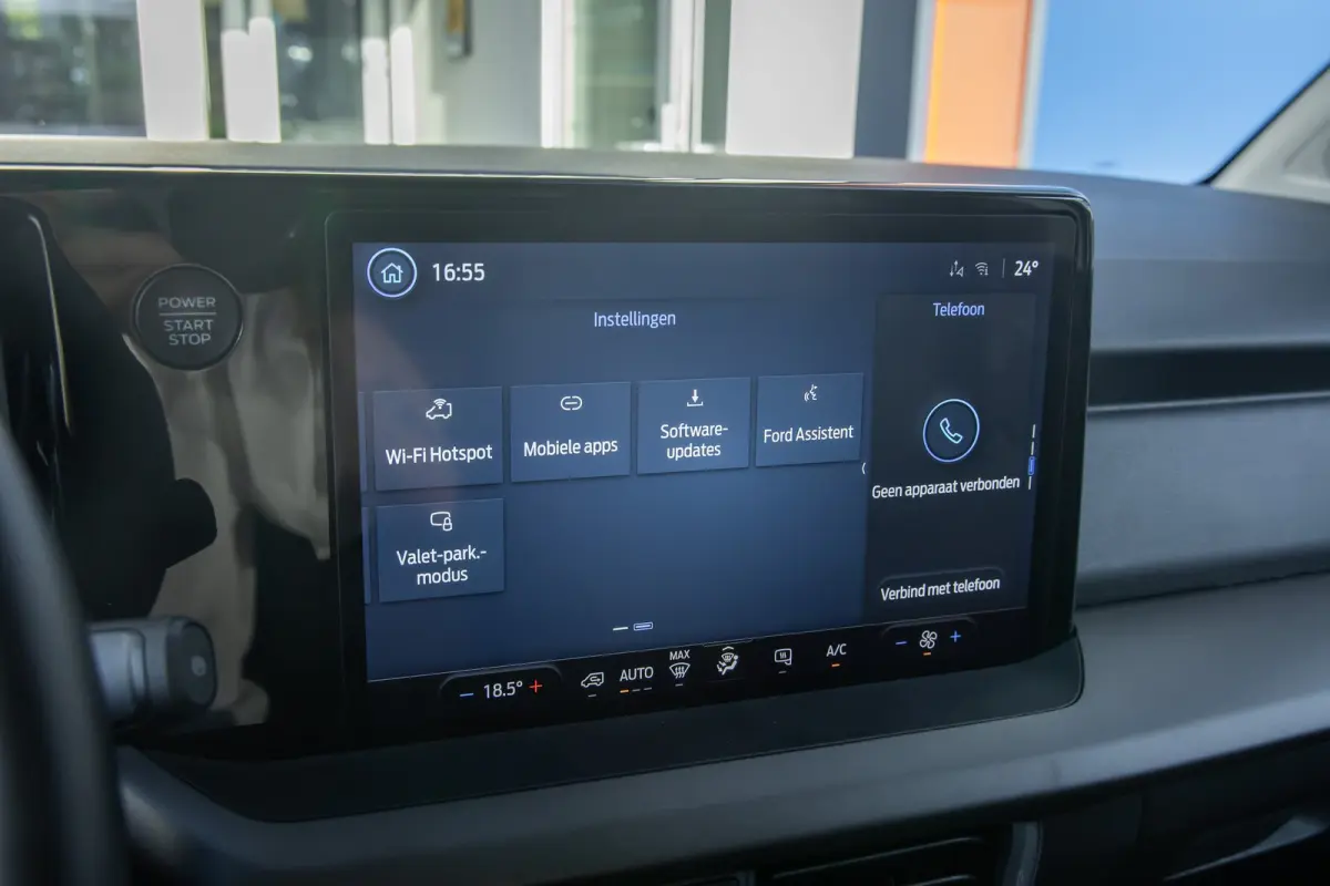 Cour. Trend 44 kWh | Trekhaak | Apple Carplay/Android Auto | Cruise control adaptief | Keyless | Electronic climate controle | Parkeersensor achter | Navigatiesysteem | Apple Carplay/Android