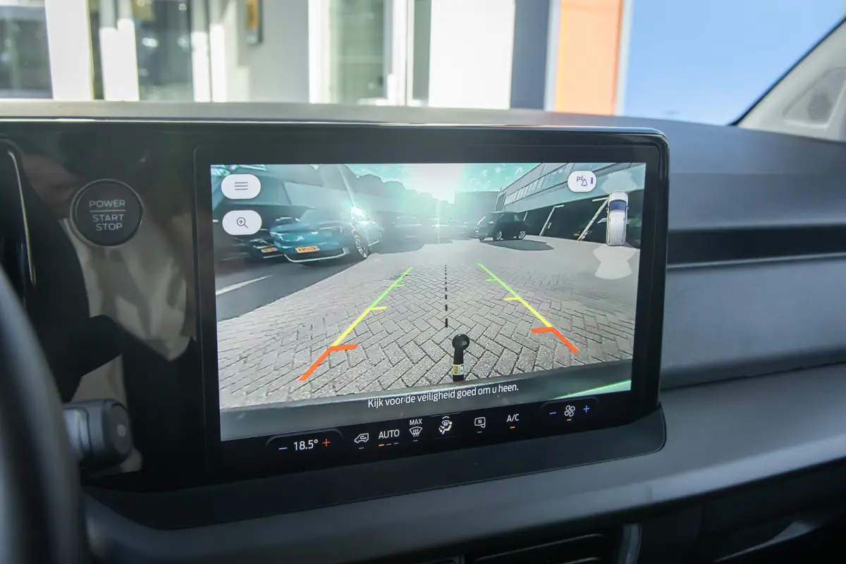 Cour. Trend 44 kWh | Trekhaak | Apple Carplay/Android Auto | Cruise control adaptief | Keyless | Electronic climate controle | Parkeersensor achter | Navigatiesysteem | Apple Carplay/Android