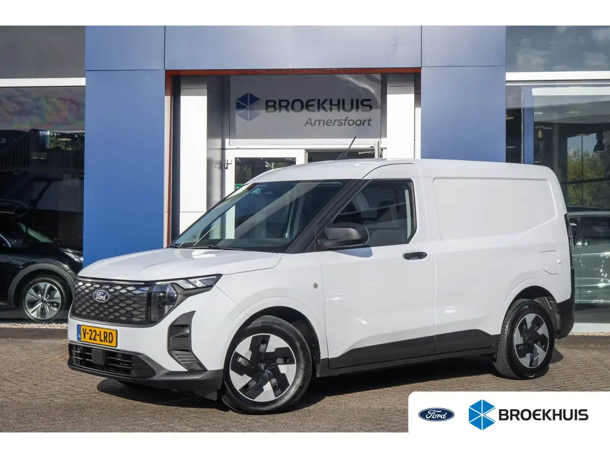 Cour. Trend 44 kWh | Trekhaak | Apple Carplay/Android Auto | Cruise control adaptief | Keyless | Electronic climate controle | Parkeersensor achter | Navigatiesysteem | Apple Carplay/Android