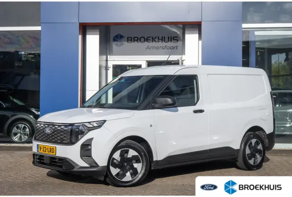 Cour. Trend 44 kWh | Trekhaak | Apple Carplay/Android Auto | Cruise control adaptief | Keyless | Electronic climate controle | Parkeersensor achter | Navigatiesysteem | Apple Carplay/Android