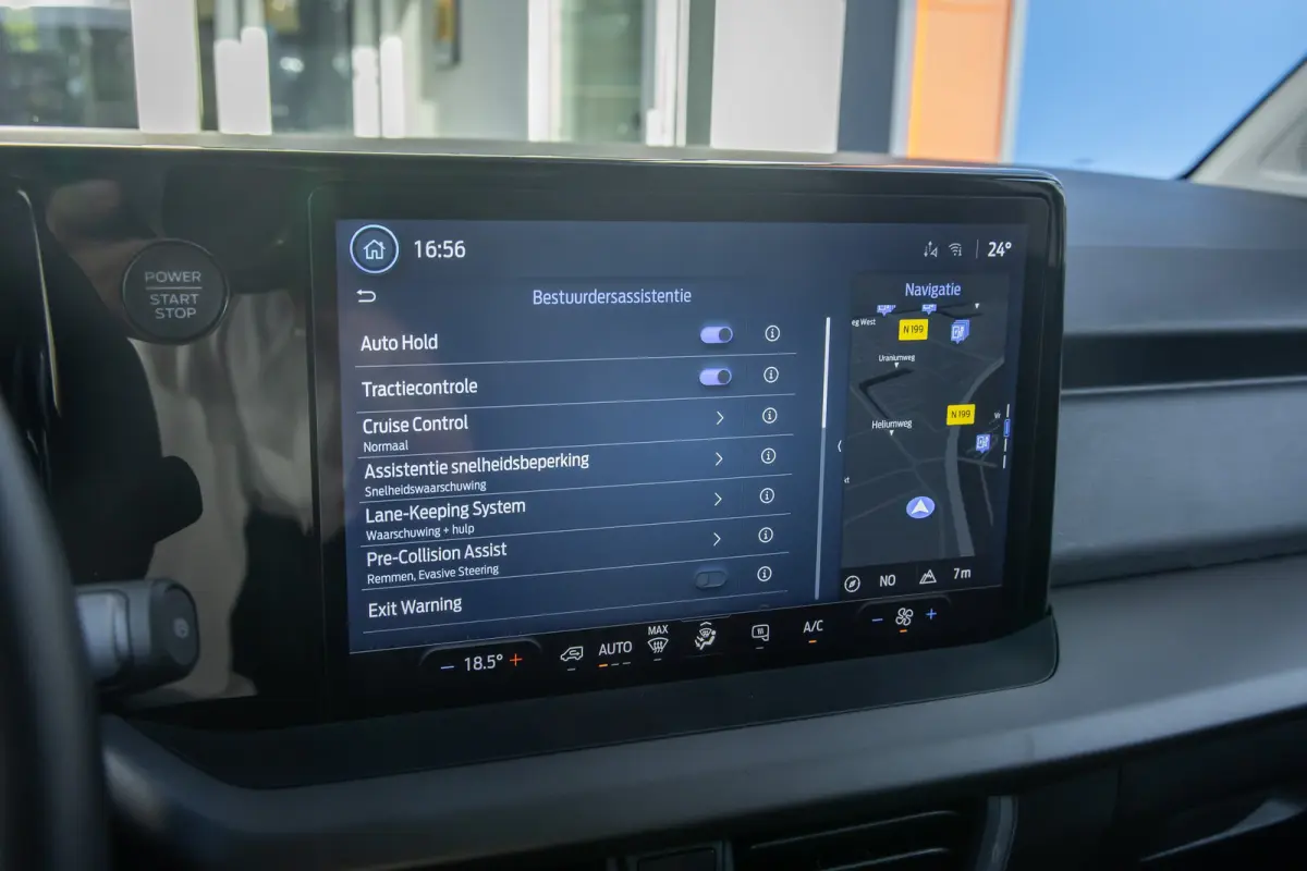 Cour. Trend 44 kWh | Trekhaak | Apple Carplay/Android Auto | Cruise control adaptief | Keyless | Electronic climate controle | Parkeersensor achter | Navigatiesysteem | Apple Carplay/Android