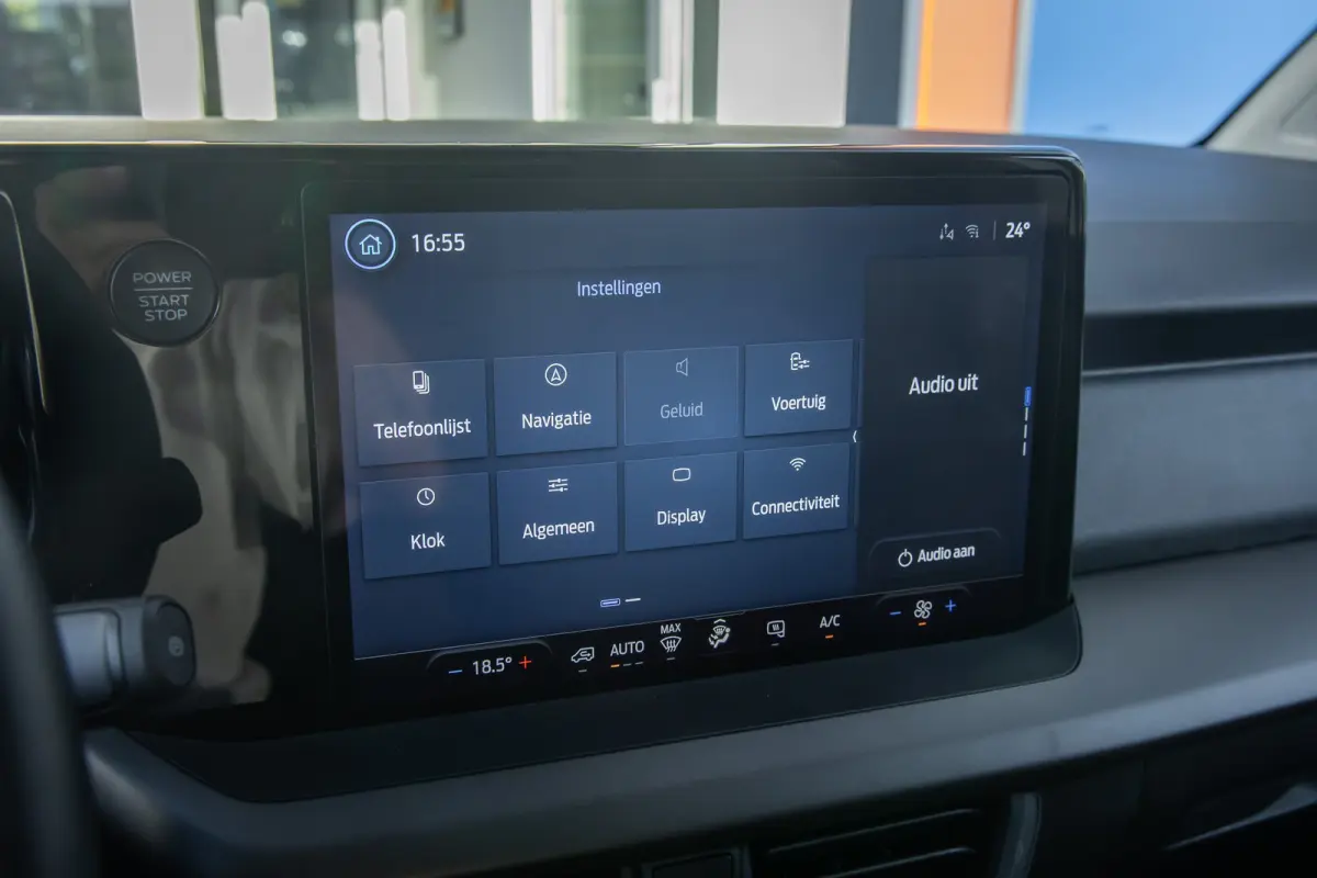 Cour. Trend 44 kWh | Trekhaak | Apple Carplay/Android Auto | Cruise control adaptief | Keyless | Electronic climate controle | Parkeersensor achter | Navigatiesysteem | Apple Carplay/Android