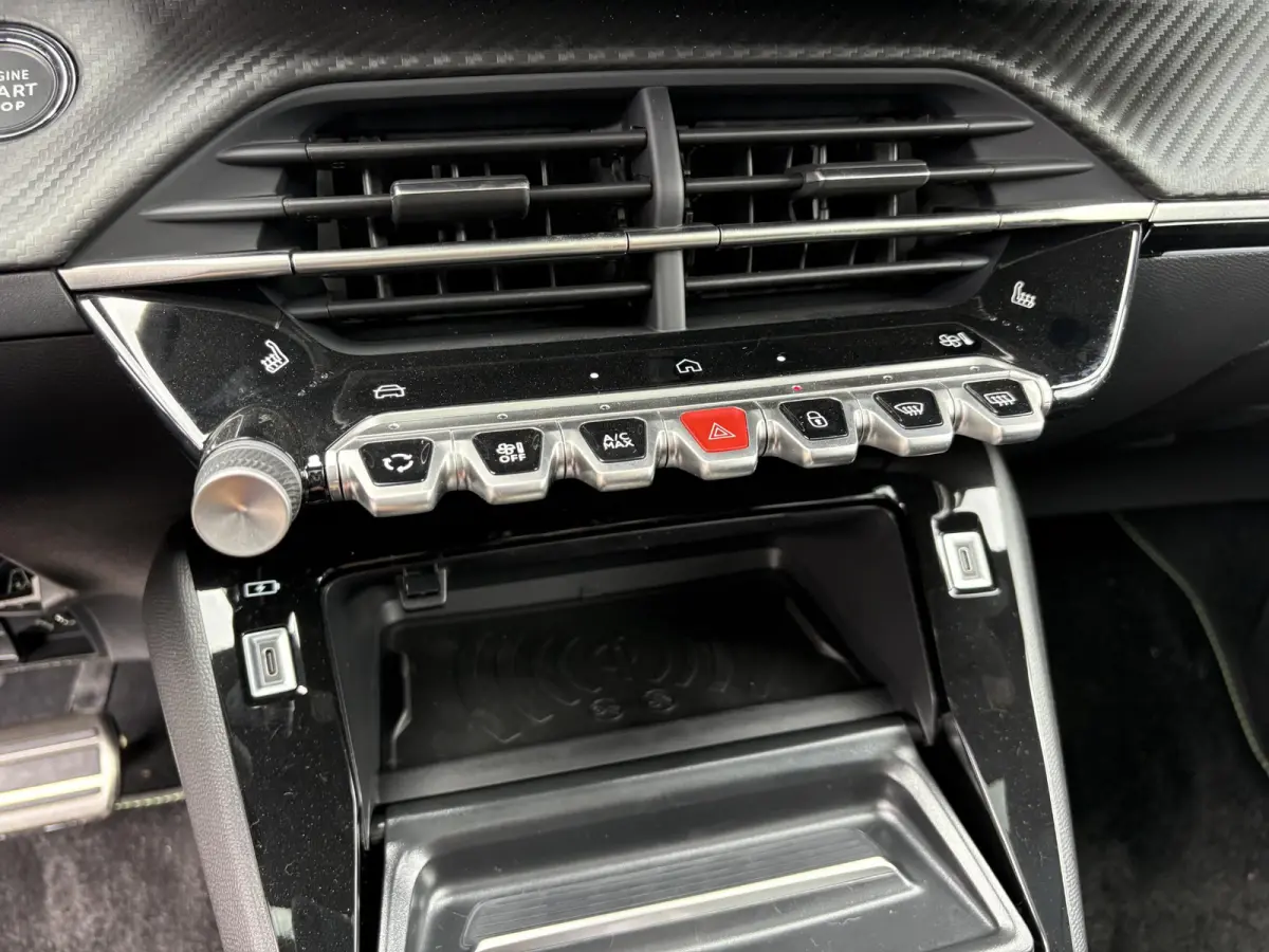 1.2 Hybrid 145 GT Van € 44.979,- voor € 37.643,-!! | Panoramisch schuifdak | Stoelverwarming | Camera | Apple Carplay/Android Auto