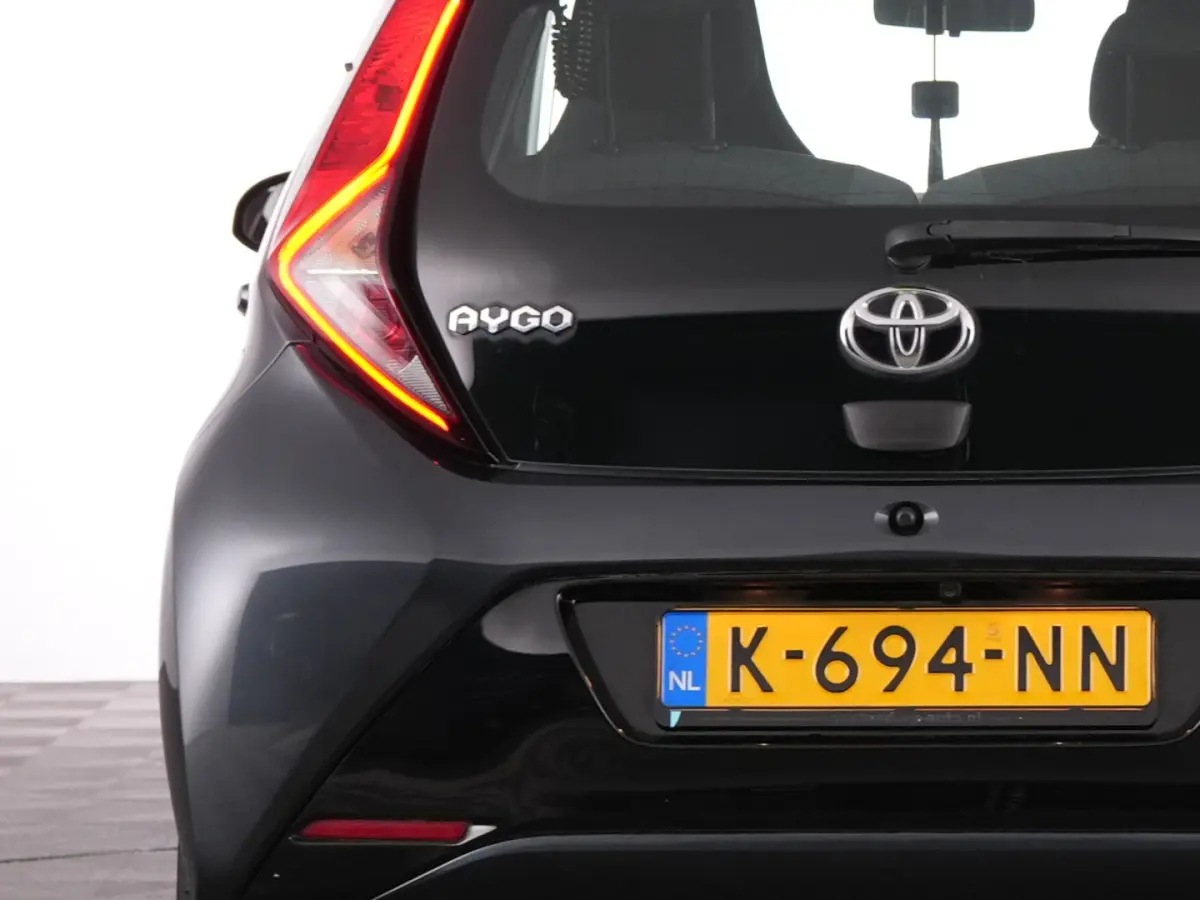 1.0 VVT-i x-play Automaat | AIRCO | CAMERA ✅ 1e Eigenaar !