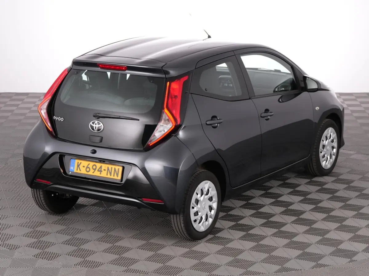 1.0 VVT-i x-play Automaat | AIRCO | CAMERA ✅ 1e Eigenaar !
