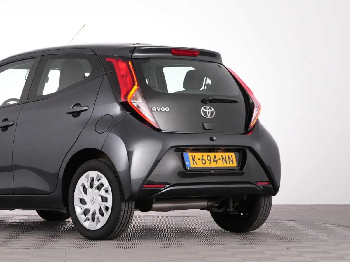 1.0 VVT-i x-play Automaat | AIRCO | CAMERA ✅ 1e Eigenaar !