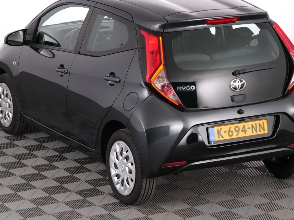 1.0 VVT-i x-play Automaat | AIRCO | CAMERA ✅ 1e Eigenaar !