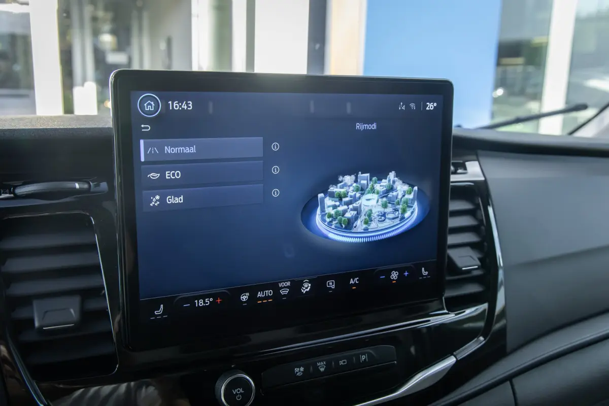 350 L3H2 Trend 68 kWh | Apple Carplay/Android Auto | Dodehoekdetectie | Rondomzicht camera | Stoel- Stuurverwarming | Zijwandbekleding laadruimte | Apple Carplay/Android Auto|telefoonintegra