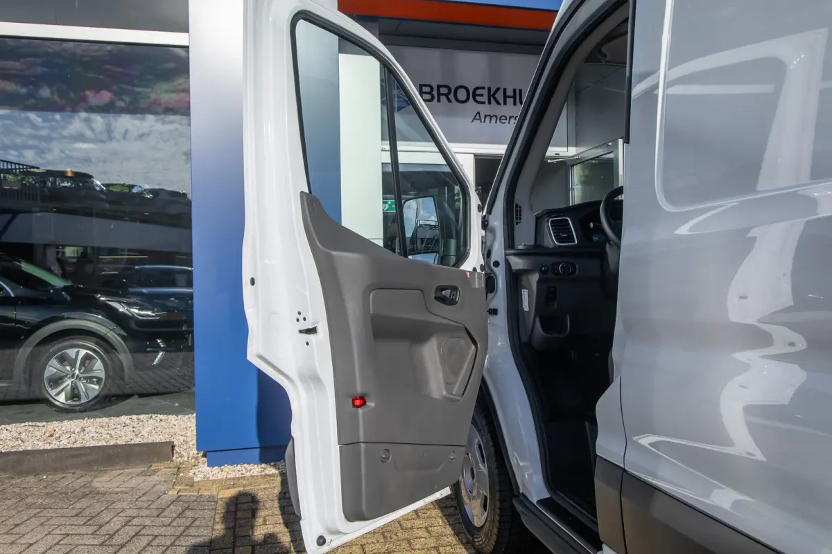 350 L3H2 Trend 68 kWh | Apple Carplay/Android Auto | Dodehoekdetectie | Rondomzicht camera | Stoel- Stuurverwarming | Zijwandbekleding laadruimte | Apple Carplay/Android Auto|telefoonintegra