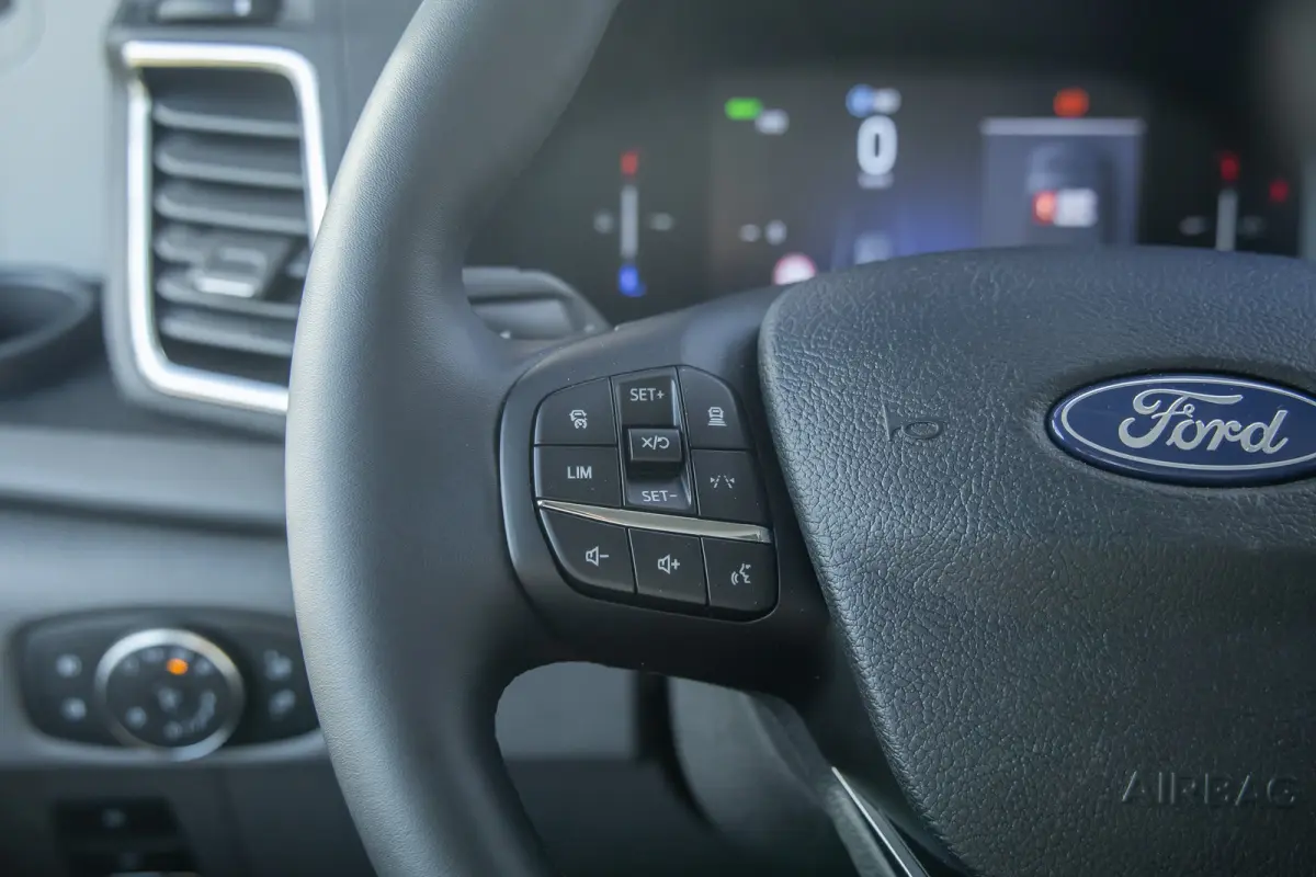 350 L3H2 Trend 68 kWh | Apple Carplay/Android Auto | Dodehoekdetectie | Rondomzicht camera | Stoel- Stuurverwarming | Zijwandbekleding laadruimte | Apple Carplay/Android Auto|telefoonintegra