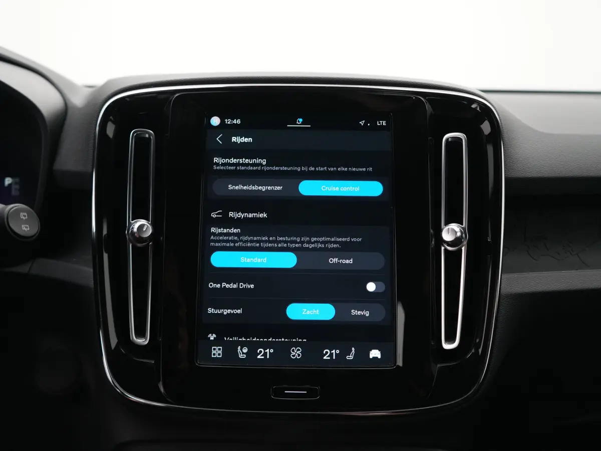 Core | Stuur- & Stoelverwarming | Trekhaak | Camera | Google Maps | LED | Cruise Control | Climate Control