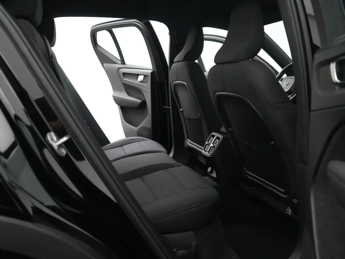 Core | Stuur- & Stoelverwarming | Trekhaak | Camera | Google Maps | LED | Cruise Control | Climate Control
