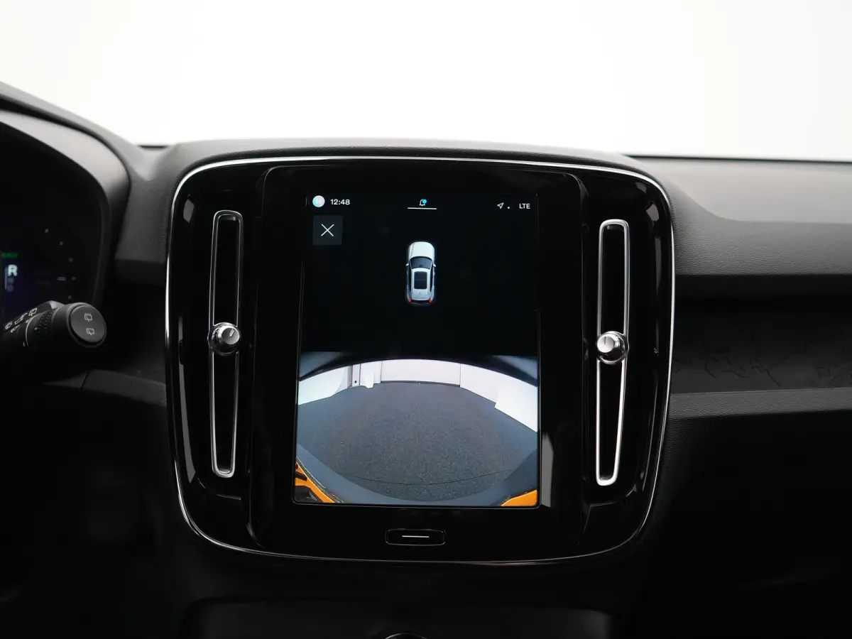 Core | Stuur- & Stoelverwarming | Trekhaak | Camera | Google Maps | LED | Cruise Control | Climate Control