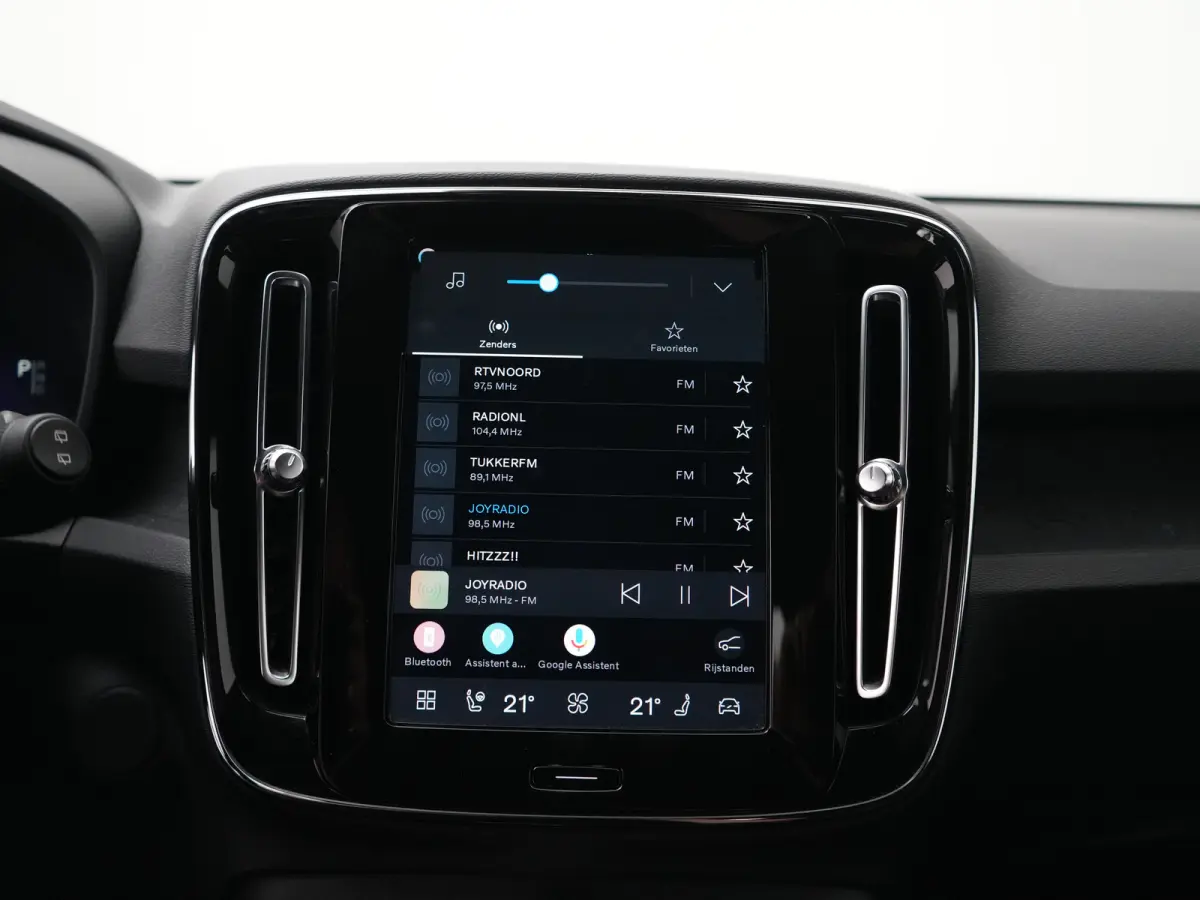 Core | Stuur- & Stoelverwarming | Trekhaak | Camera | Google Maps | LED | Cruise Control | Climate Control