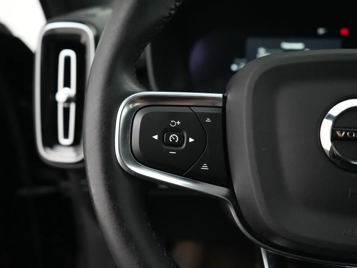 Core | Stuur- & Stoelverwarming | Trekhaak | Camera | Google Maps | LED | Cruise Control | Climate Control