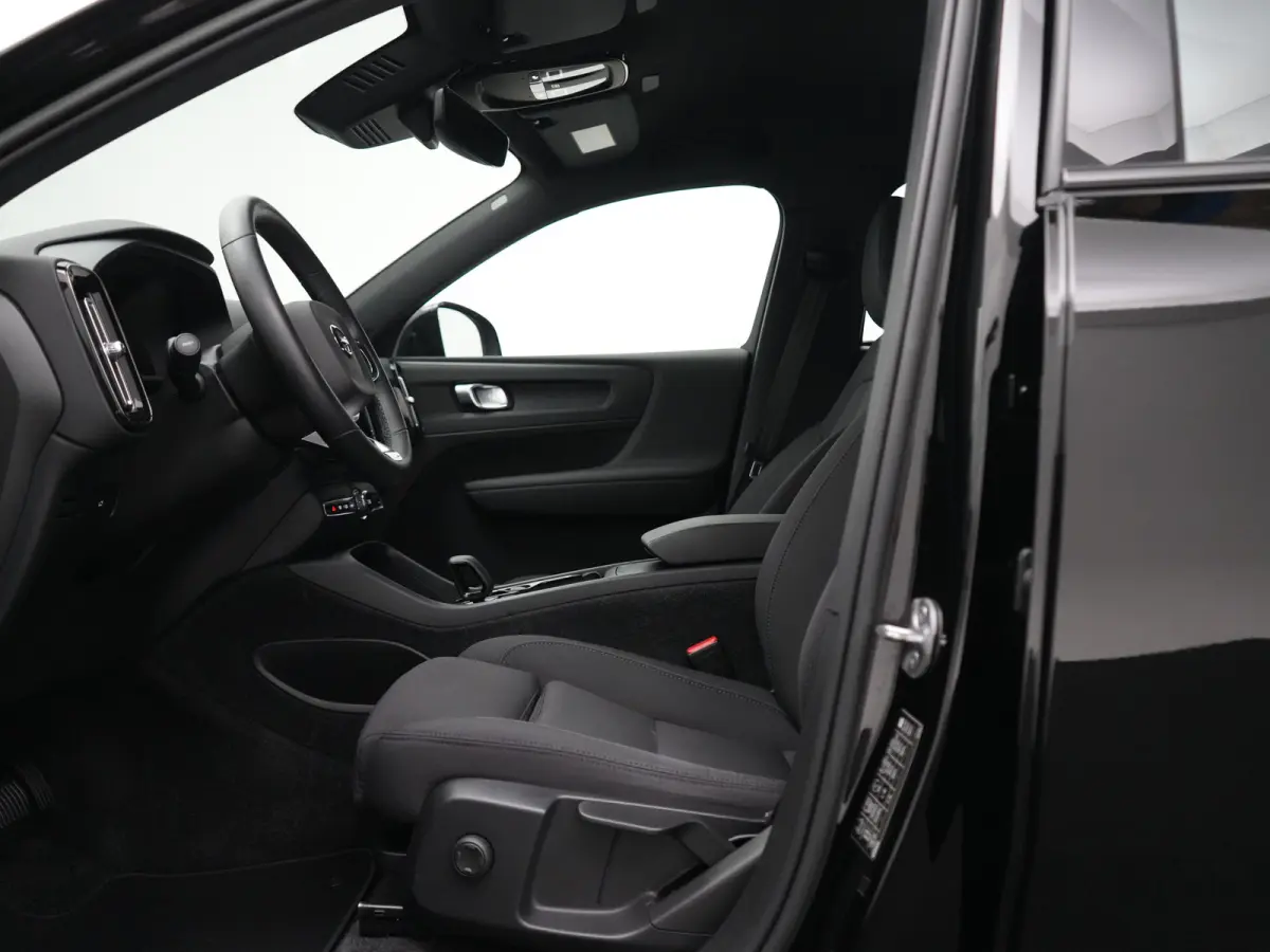 Core | Stuur- & Stoelverwarming | Trekhaak | Camera | Google Maps | LED | Cruise Control | Climate Control