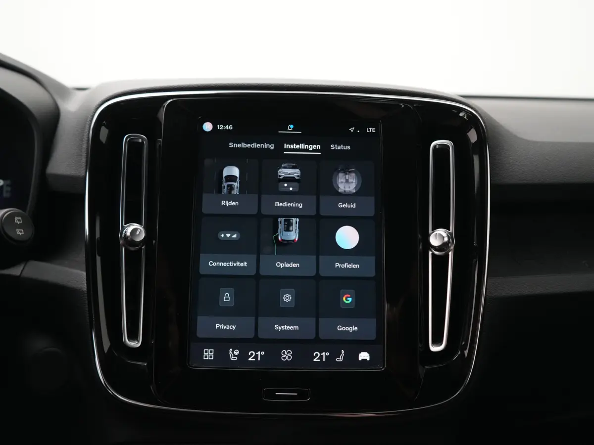 Core | Stuur- & Stoelverwarming | Trekhaak | Camera | Google Maps | LED | Cruise Control | Climate Control