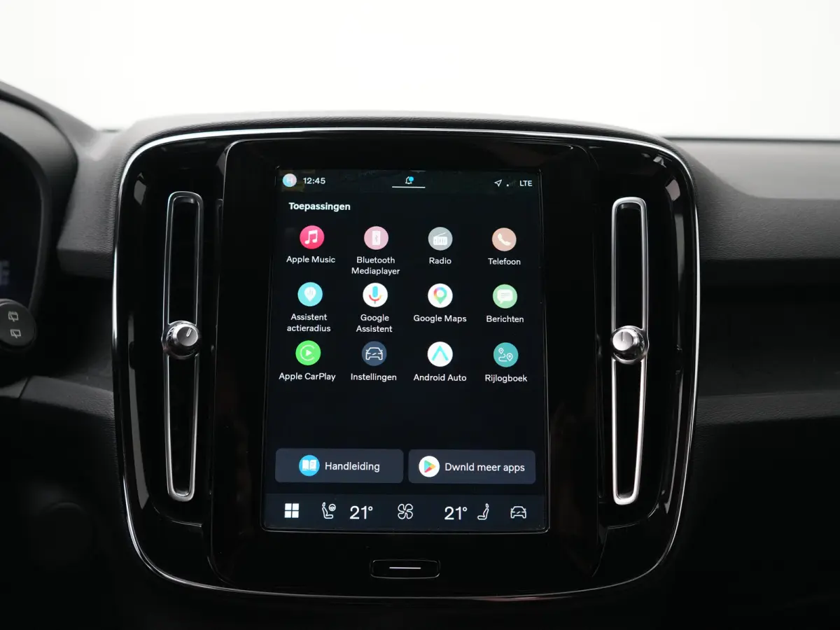 Core | Stuur- & Stoelverwarming | Trekhaak | Camera | Google Maps | LED | Cruise Control | Climate Control