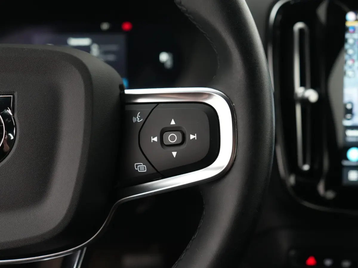 Core | Stuur- & Stoelverwarming | Trekhaak | Camera | Google Maps | LED | Cruise Control | Climate Control