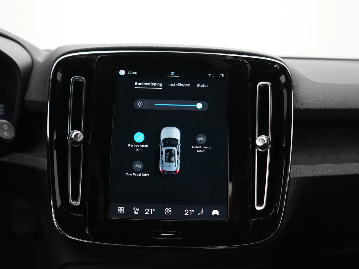 Core | Stuur- & Stoelverwarming | Trekhaak | Camera | Google Maps | LED | Cruise Control | Climate Control
