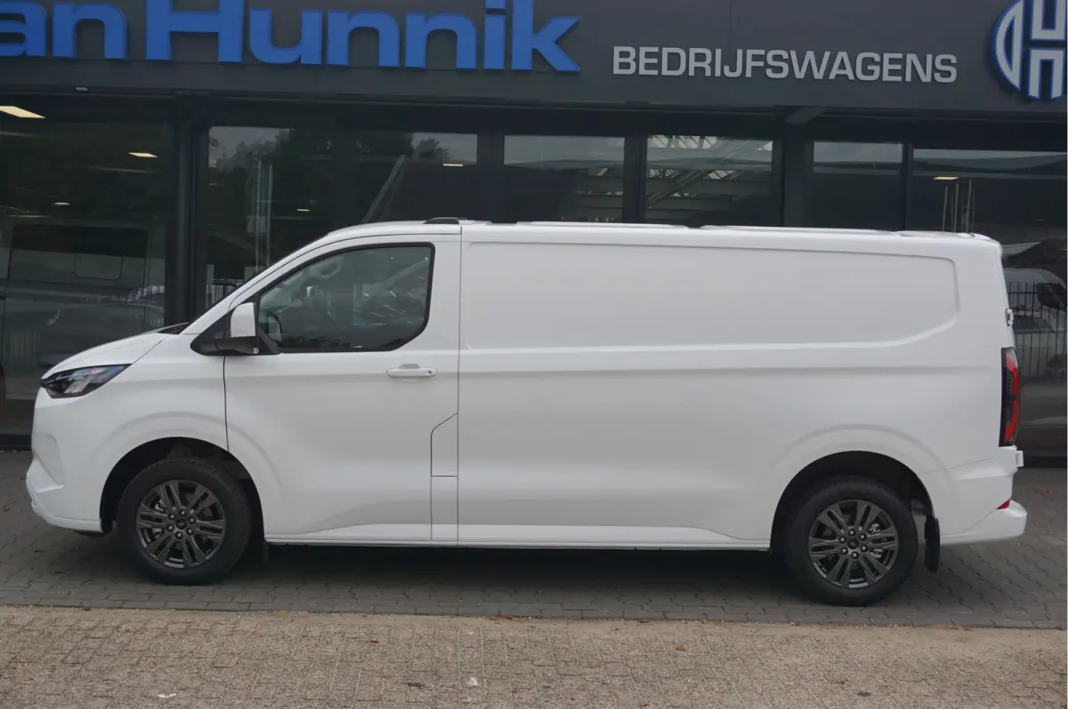340L 218PK 71KWH Limited AUT BPM VRIJ!! Apple CP / Android A, LED, 17" LM!! NR. EC20