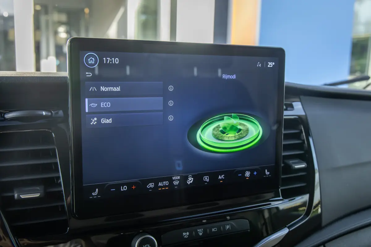 350 L3H2 Trend 68 kWh | Apple Carplay/Android Auto | Rondomzicht camera | Stoel- Stuurverwarming | Elektrisch verstelbare bestuurdersstoel | Apple Carplay/Android Auto|telefoonintegratie pre