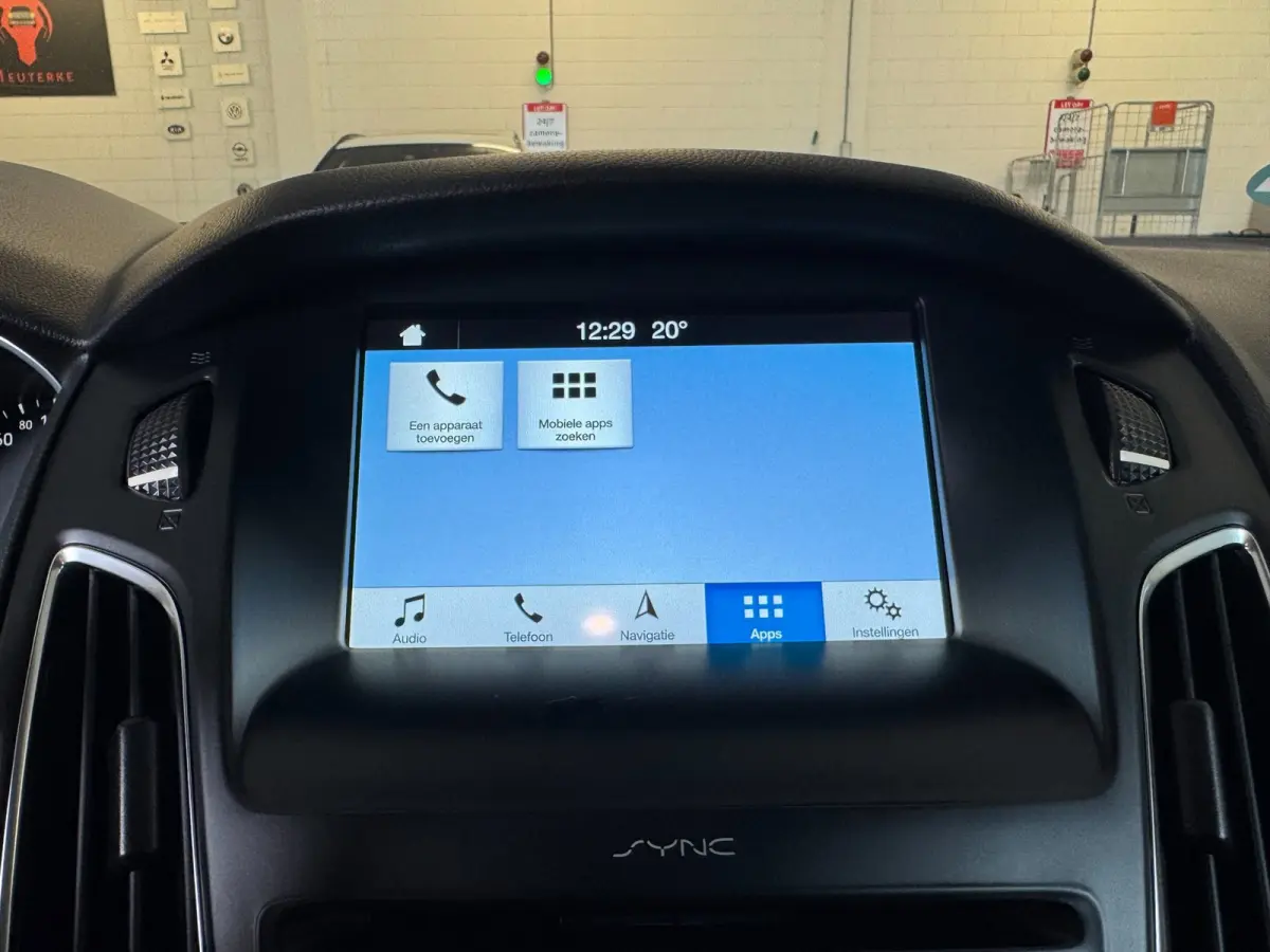 1.0 Lease Edition / NWE DISTR.RIEM !! / VOORRUITVERW. / ALL-SEASON / CRUISE / BLUET. / CARPLAY / PRIVACY GLASS / '16 !
