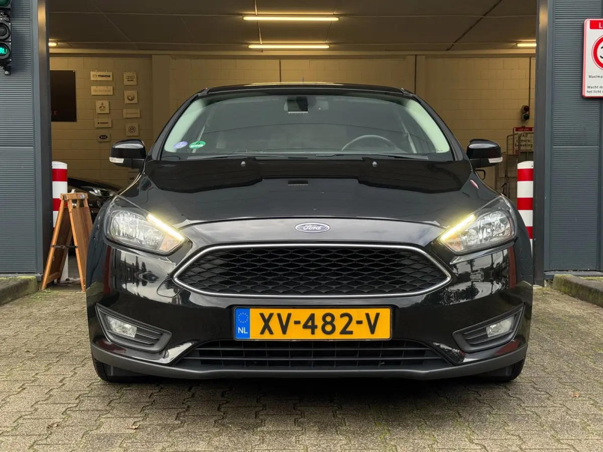 1.0 Lease Edition / NWE DISTR.RIEM !! / VOORRUITVERW. / ALL-SEASON / CRUISE / BLUET. / CARPLAY / PRIVACY GLASS / '16 !