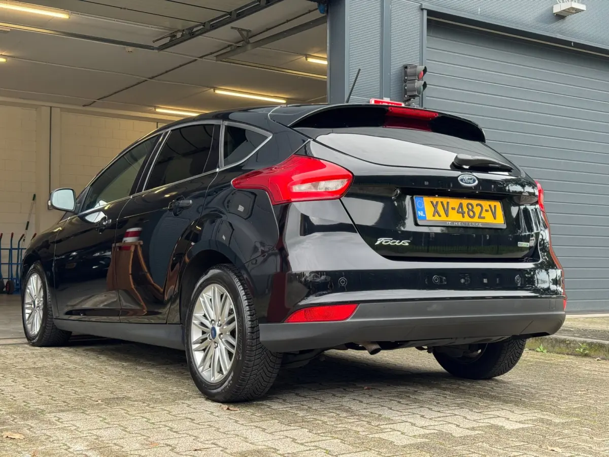 1.0 Lease Edition / NWE DISTR.RIEM !! / VOORRUITVERW. / ALL-SEASON / CRUISE / BLUET. / CARPLAY / PRIVACY GLASS / '16 !