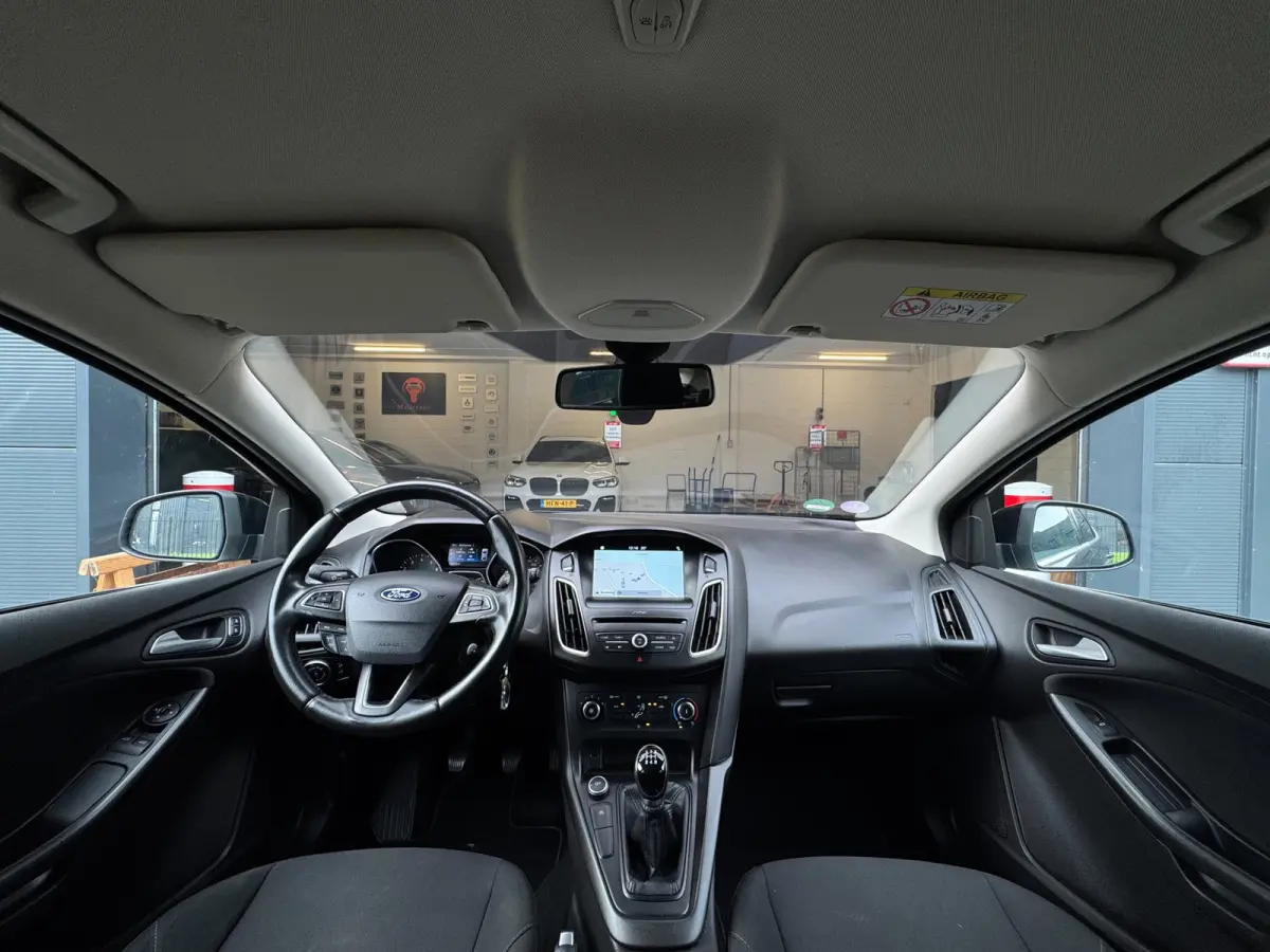 1.0 Lease Edition / NWE DISTR.RIEM !! / VOORRUITVERW. / ALL-SEASON / CRUISE / BLUET. / CARPLAY / PRIVACY GLASS / '16 !