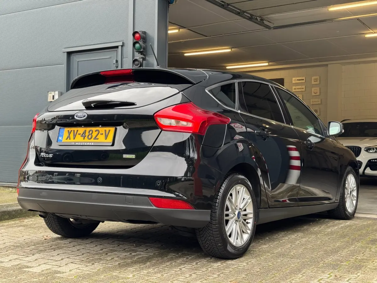 1.0 Lease Edition / NWE DISTR.RIEM !! / VOORRUITVERW. / ALL-SEASON / CRUISE / BLUET. / CARPLAY / PRIVACY GLASS / '16 !