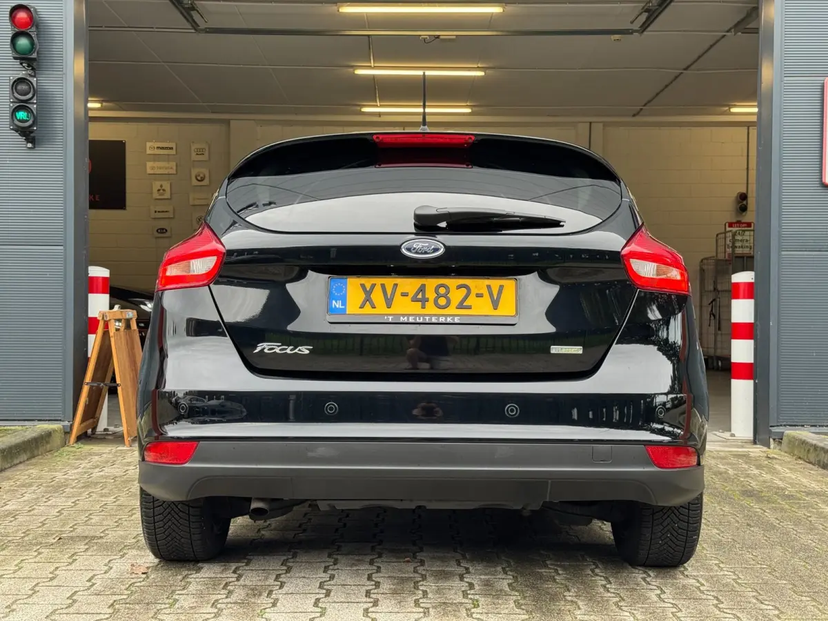 1.0 Lease Edition / NWE DISTR.RIEM !! / VOORRUITVERW. / ALL-SEASON / CRUISE / BLUET. / CARPLAY / PRIVACY GLASS / '16 !