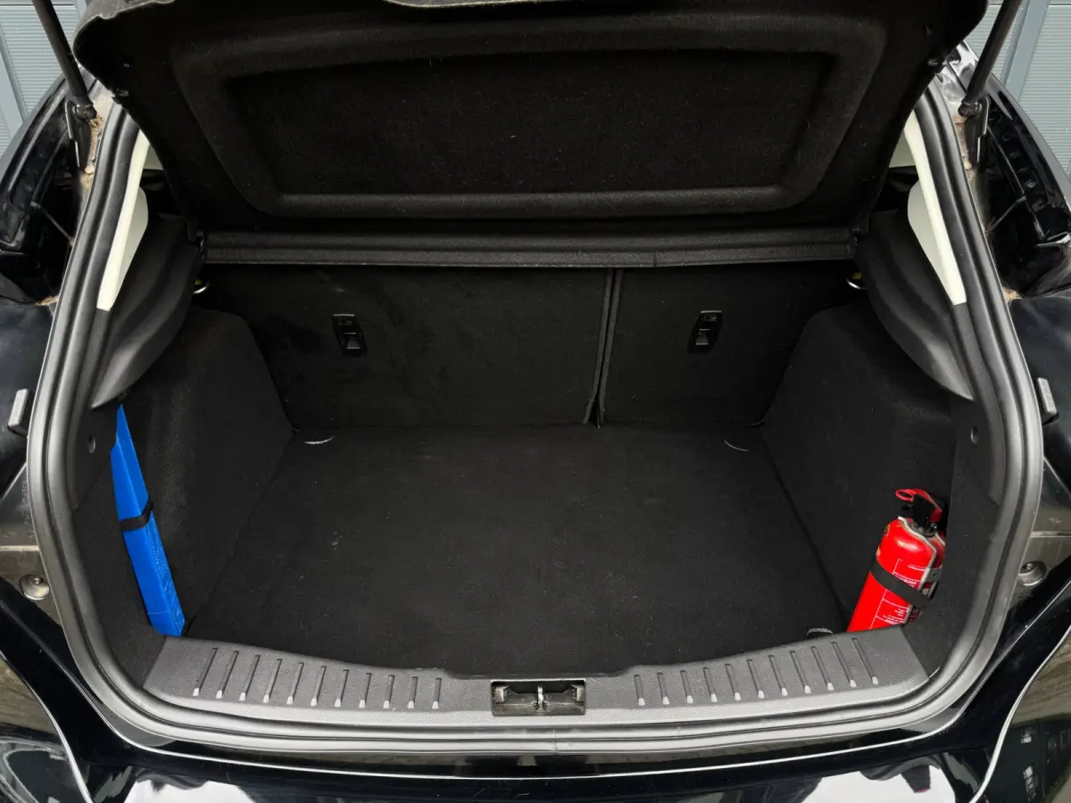 1.0 Lease Edition / NWE DISTR.RIEM !! / VOORRUITVERW. / ALL-SEASON / CRUISE / BLUET. / CARPLAY / PRIVACY GLASS / '16 !