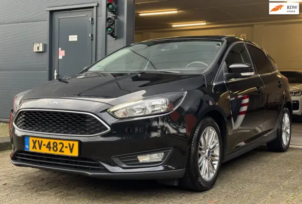1.0 Lease Edition / NWE DISTR.RIEM !! / VOORRUITVERW. / ALL-SEASON / CRUISE / BLUET. / CARPLAY / PRIVACY GLASS / '16 !