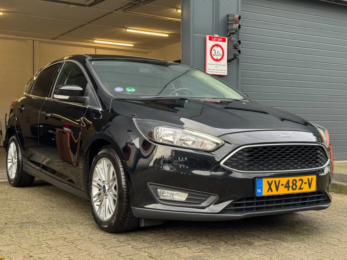 1.0 Lease Edition / NWE DISTR.RIEM !! / VOORRUITVERW. / ALL-SEASON / CRUISE / BLUET. / CARPLAY / PRIVACY GLASS / '16 !
