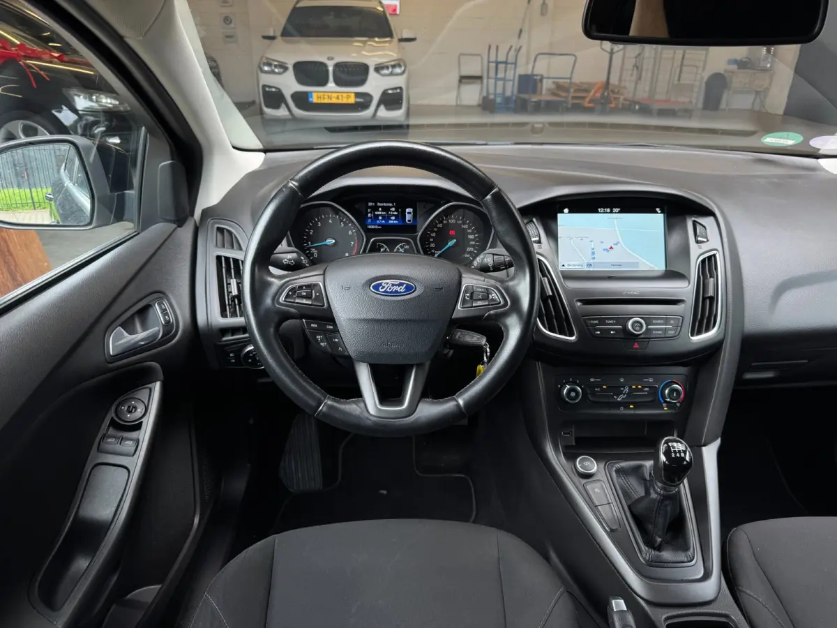 1.0 Lease Edition / NWE DISTR.RIEM !! / VOORRUITVERW. / ALL-SEASON / CRUISE / BLUET. / CARPLAY / PRIVACY GLASS / '16 !