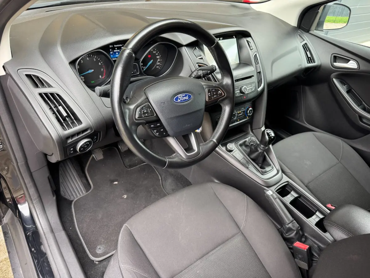1.0 Lease Edition / NWE DISTR.RIEM !! / VOORRUITVERW. / ALL-SEASON / CRUISE / BLUET. / CARPLAY / PRIVACY GLASS / '16 !